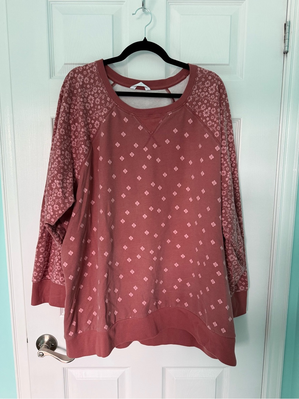 Penningtons Rose-Print Raglan Pullover Sweatshirt